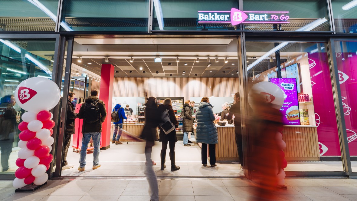 Bakker Bart stapt op de trein