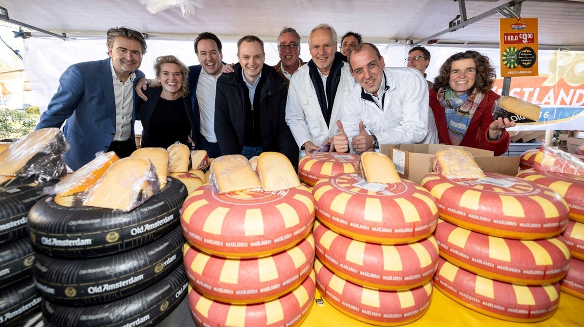 Westland Kaas viert 90-jarig jubileum op kaasmarkt in Huizen