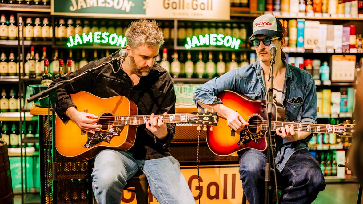 Verrassingsconcert Kensington in Gall & Gall wegens Wilde Whisky Dagen