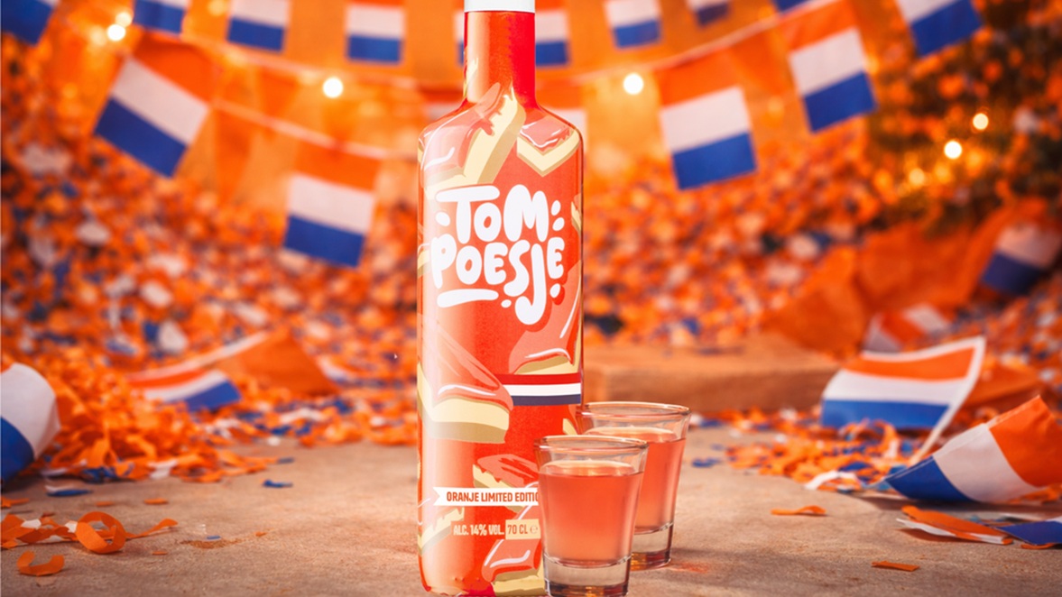 Tompoesje maakt limited Oranje-editie van shotje