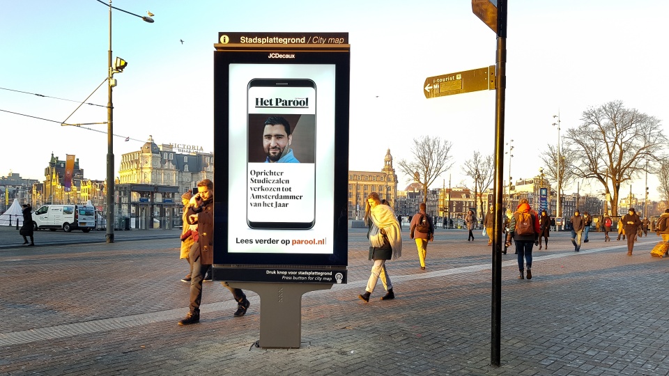 Parool brengt nieuws via schermen JCDecaux