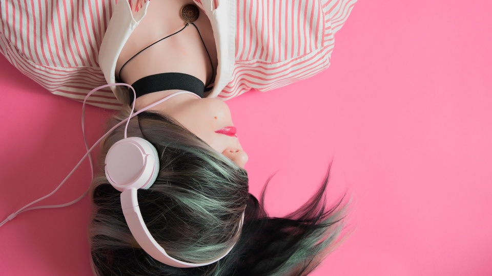 Ruim 2 miljoen Nederlanders luisteren podcasts