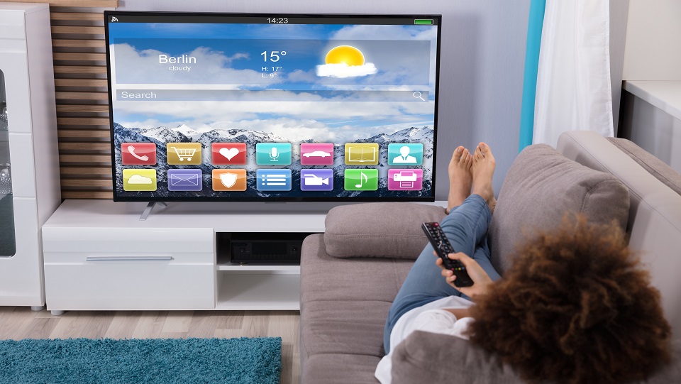 Nederlander kijkt iets minder live televisie, wel vaker uitgesteld