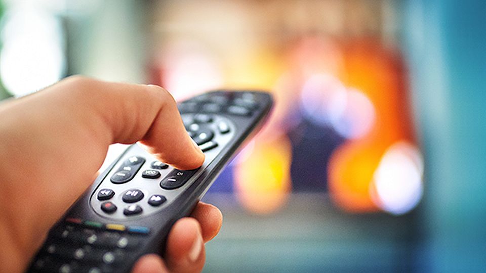 NMO: kijktijd TV krimpt nauwelijks in 2023, verkiezingsuitslag best bekeken
