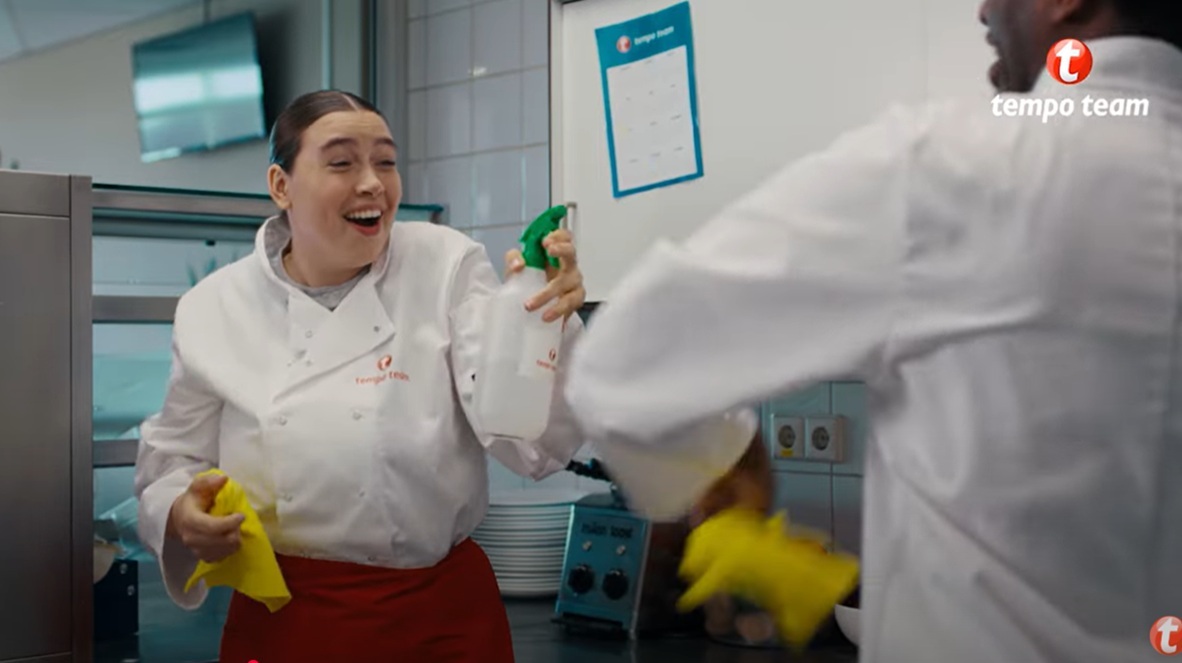 Tempo-Team en Jean Mineur vallen op met trein van bioscommercials