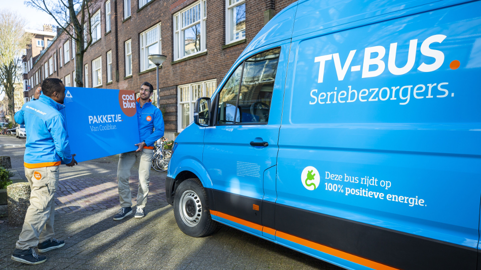 Coolblue bezorgt tv met elektrisch busje