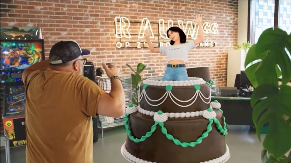 Virtuele influencer Esther gaat volledig digitaal