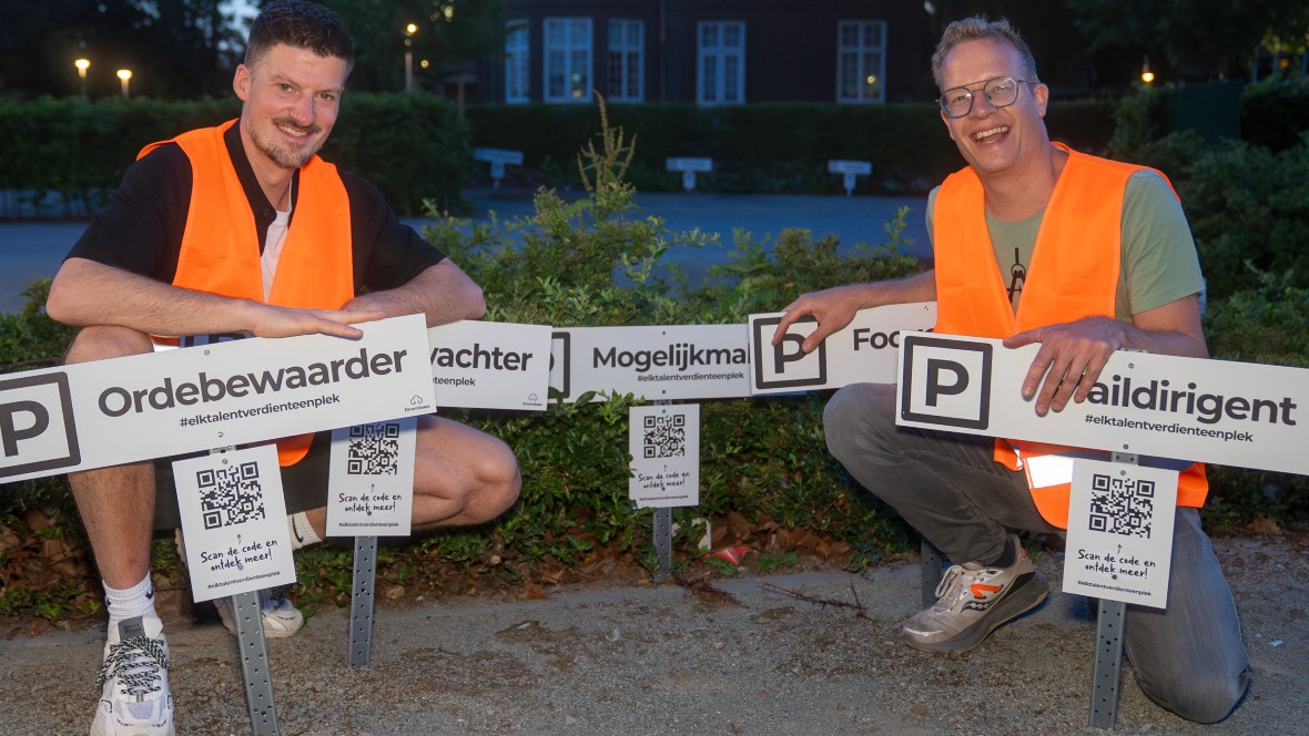 Parkeerbordjes-actie Klabats zet HR aan het denken