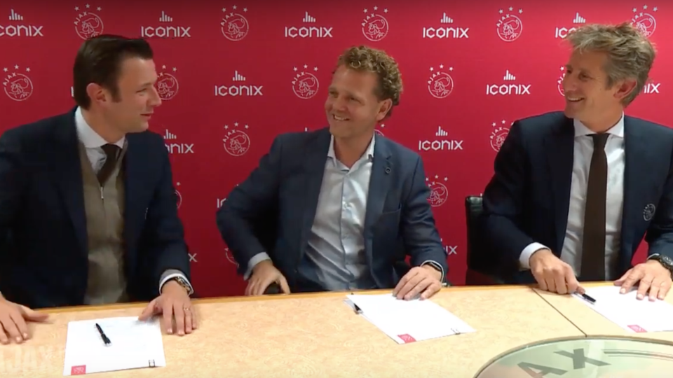 Ajax in zee met energiedrank Iconix