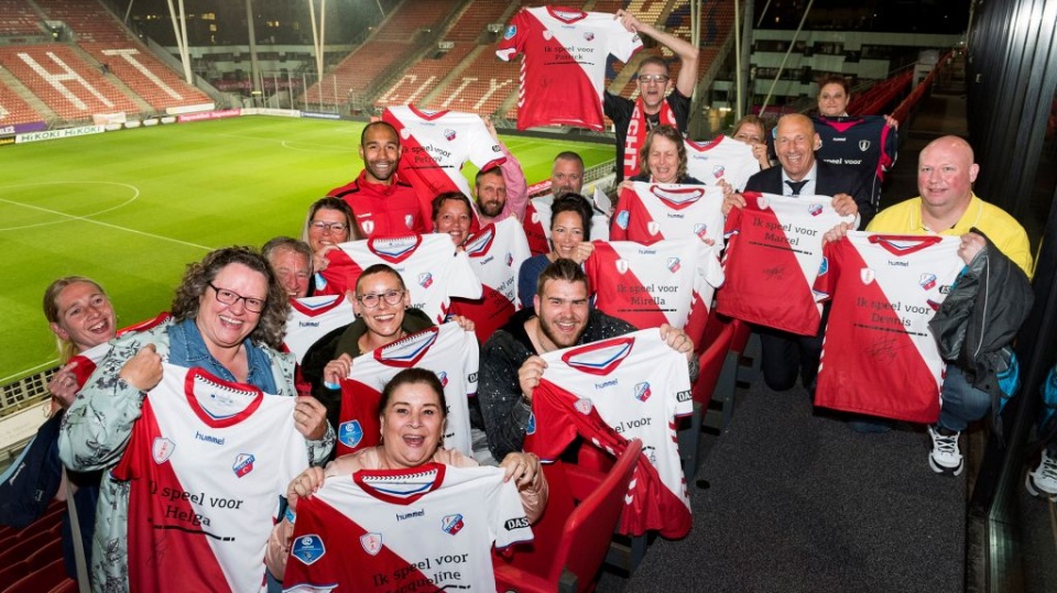 FC Utrecht zet eenmalig mantelzorgers op shirt