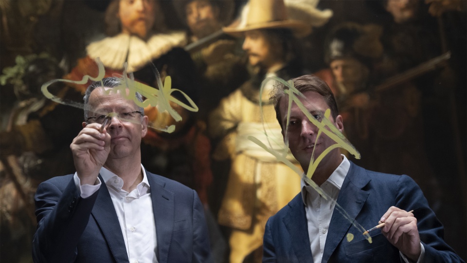 Rijksmuseum en AkzoNobel restaureren Nachtwacht