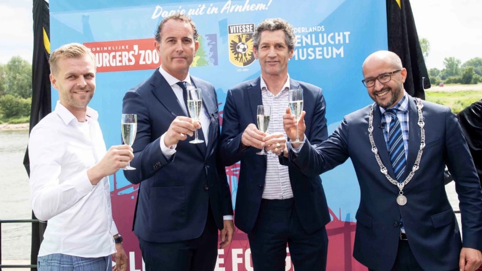 Burgers' Zoo en Openluchtmuseum samen hoofdsponsor van Vitesse