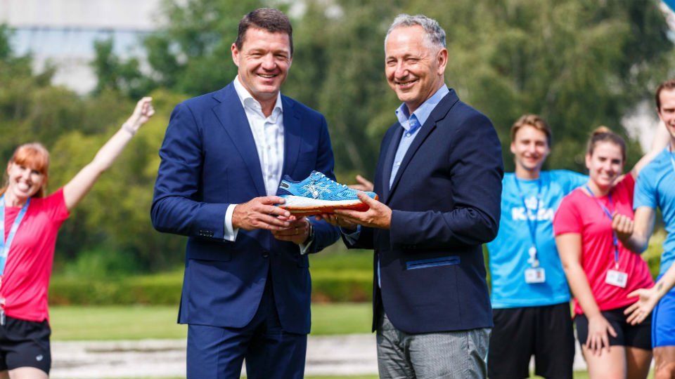 Met Asics fit het KLM-vliegtuig in