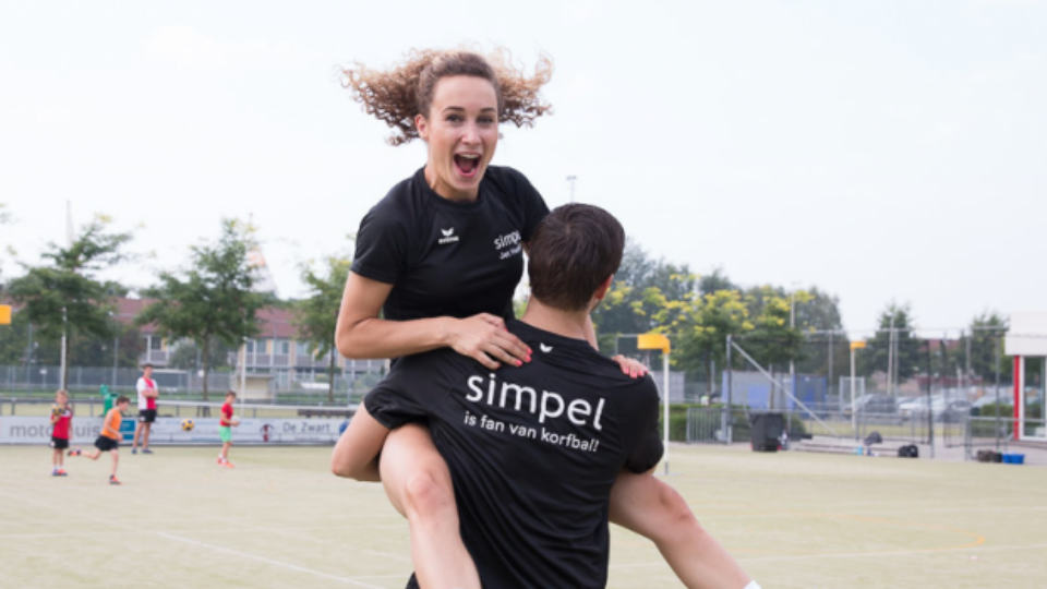 Korfballend Nederland start actie tegen eenzaamheid