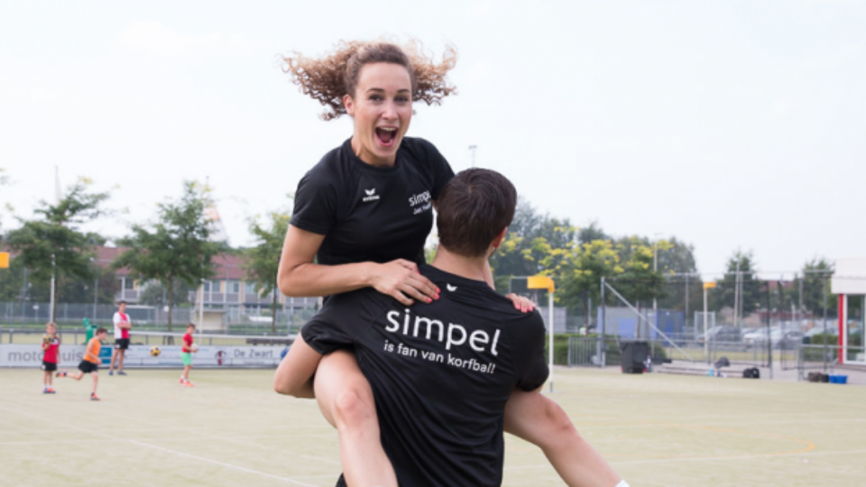 Korfballend Nederland start actie tegen eenzaamheid  