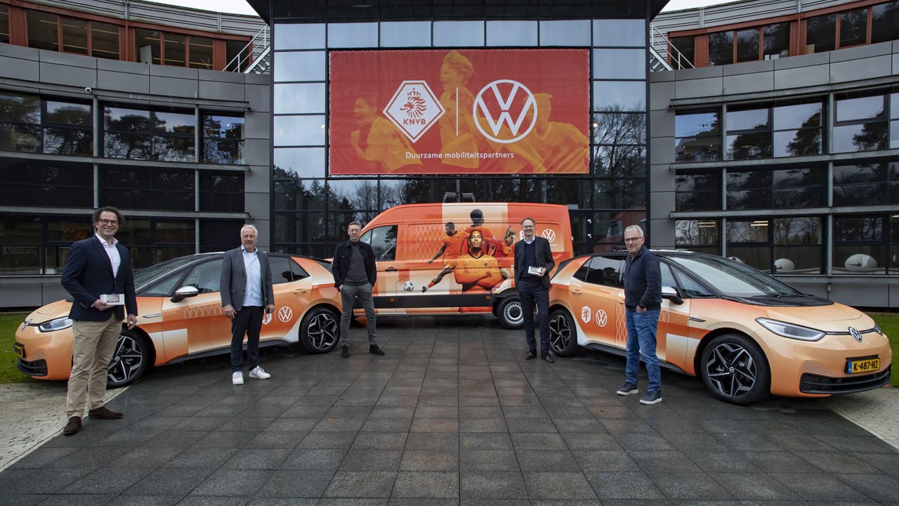 KNVB en Volkswagen maken voetbalverkeer schoner 