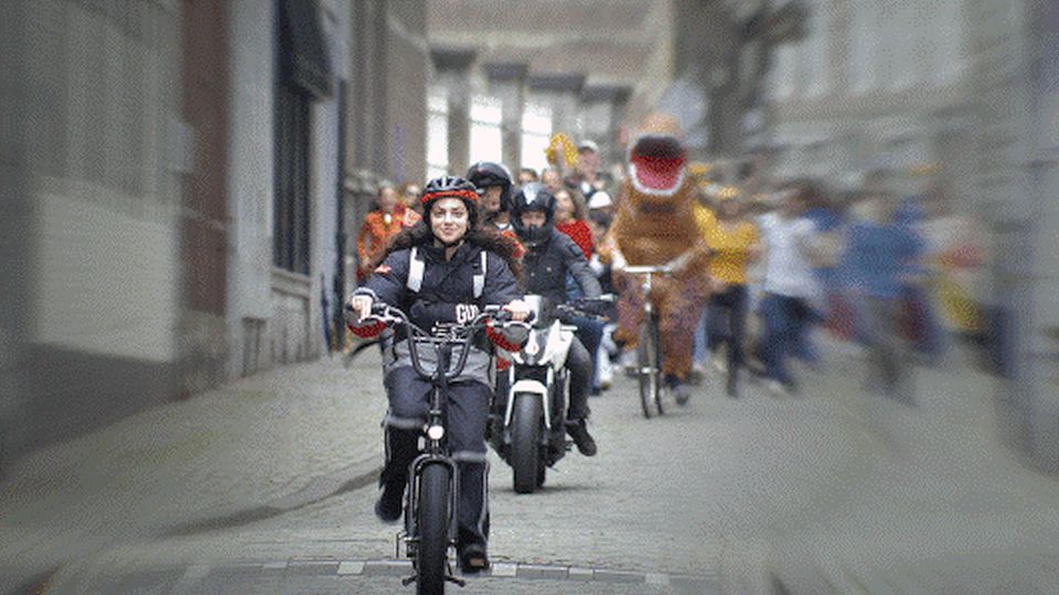 Jumbo-Visma en Gorillas fietsen 'Freakin' Fast'