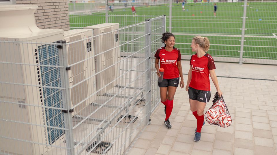 Campagne KNVB en Mitsubishi Electric voor verduurzaming voetbalclubs